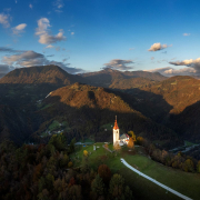 divje-babe-zaklenile-vrata