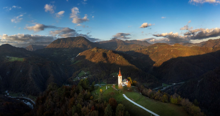 divje-babe-zaklenile-vrata